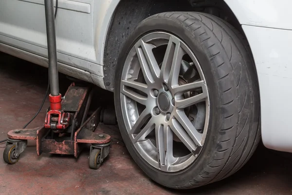 Tire repairer — Stock Photo, Image