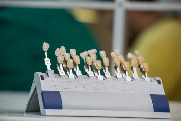 Diş renk paletini renk eşleme