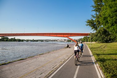 Belgrad içinde kırmızı köprü