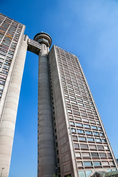 Hatalmas torony épület Belgrád - Szerbia — Stock Fotó