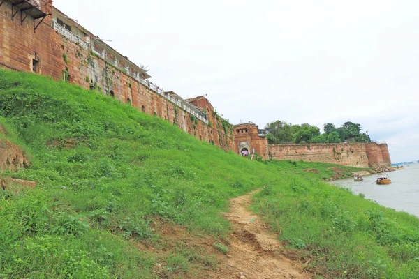 Fort door de rivier allahabad india — Stockfoto