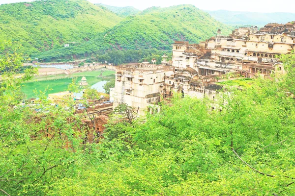 Antiguo bundi fortaleza y palacio lago vista india — Foto de Stock