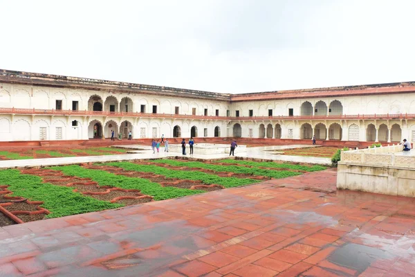Inside grounds of agra fort india — Stock Photo, Image