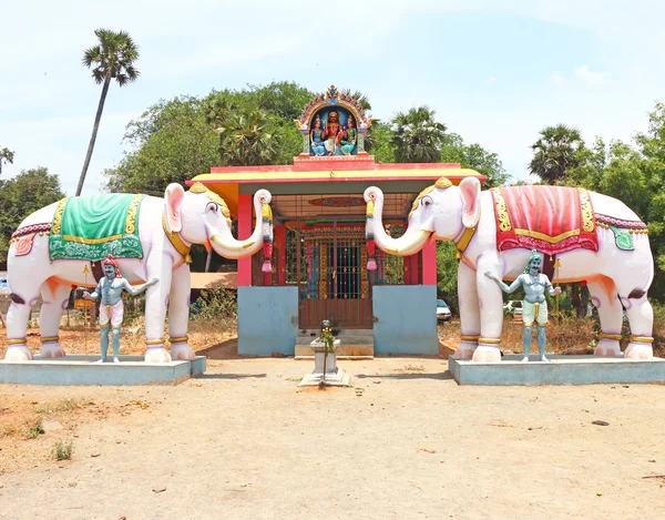 Auroville standbeeld park india — Stockfoto