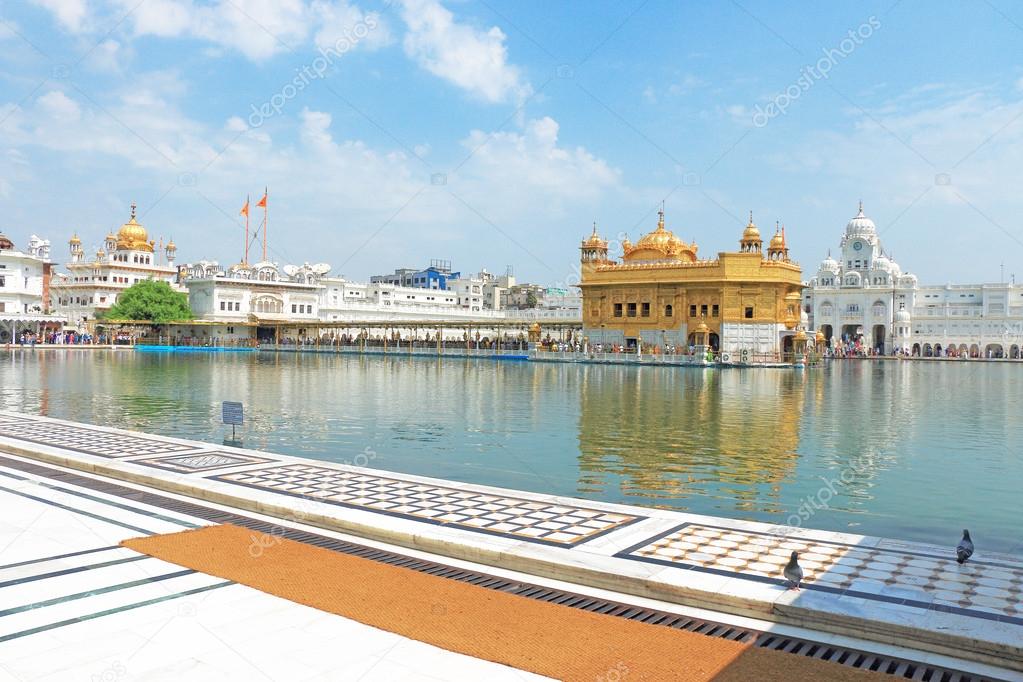 amritsar goldent temple complex punjab india