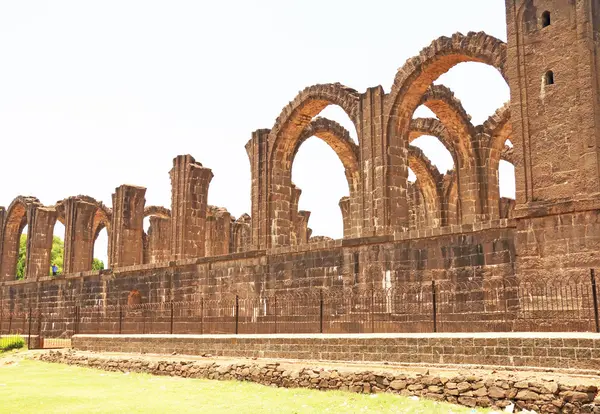 Aincent arches and ruins bijapur Karnataka india — Stock Photo, Image