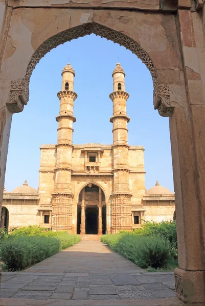 Forte e torres no Parque Arqueológico de Pavagadh Património Mundial Distrito de Panchmahal Gujarat Índia — Fotografia de Stock