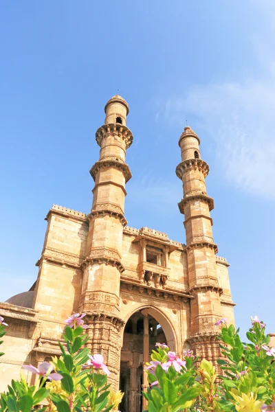 Fuerte y torres en Pavagadh Parque Arqueológico Patrimonio de la Humanidad Panchmahal distrito Gujarat india —  Fotos de Stock