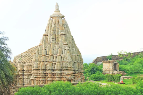 Tempio in massiccia Chittorgarh Fort e terreni Rajasthan India — Foto Stock