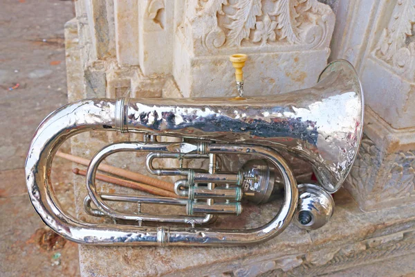Antigo trompete de prata Índia — Fotografia de Stock