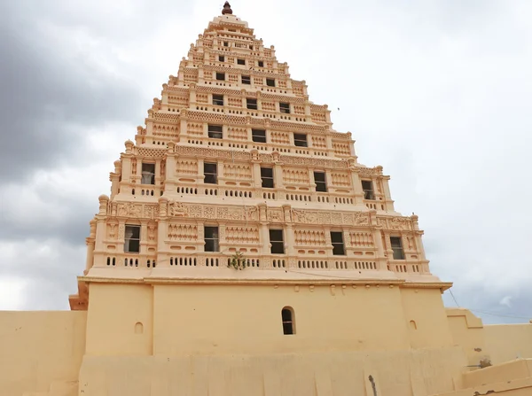 Brihadeshwara 사원과 정원, tanjore Thanjavur 타밀 나 두 나 — 스톡 사진