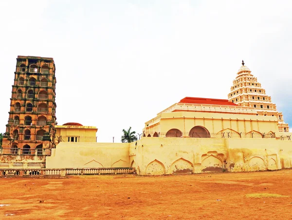 Brihadeshwara chrám a zahrady, velký Thanjavur Tamilnádu i — Stock fotografie