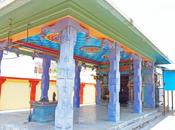 Värikäs pyhäkkö ja temppeli Intia — kuvapankkivalokuva