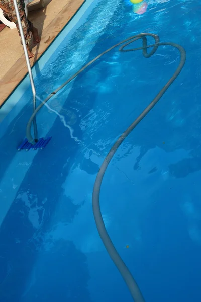 Pool cleaning maintenance — Stock Photo, Image