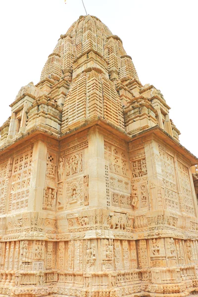 Templo en el fuerte masivo de Chittorgarh y terrenos india rajasthan — Foto de Stock