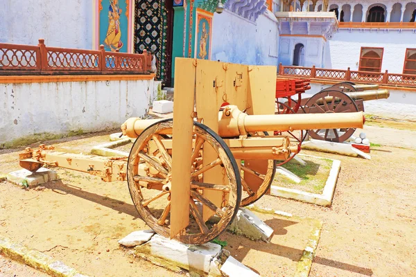 Ancient cannons in kota palace india — Stock Photo, Image
