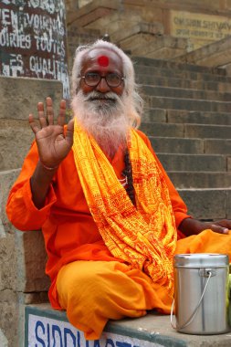 Hindistan kutsal erkekler sadu guru dekore edilmiş