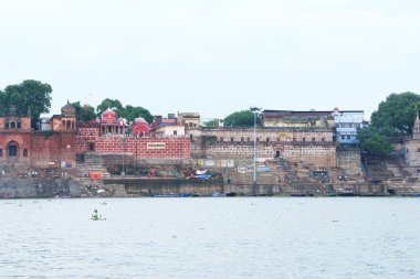 Nehir gangas Ganj Varanasi boyunca Ghats