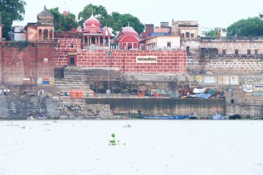 Nehir gangas Ganj Varanasi boyunca Ghats
