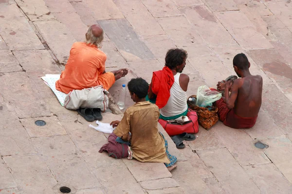 Hindistan kutsal erkekler sadu guru dekore edilmiş — Stok fotoğraf