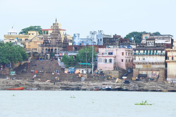 Ghati lungo il fiume ganga bande Varanasi — Foto Stock