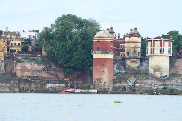 Ghaty wzdłuż rzeki gangas ganges Varanasi — Zdjęcie stockowe