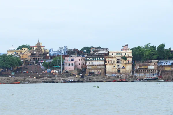 Ghati lungo il fiume ganga bande Varanasi — Foto Stock