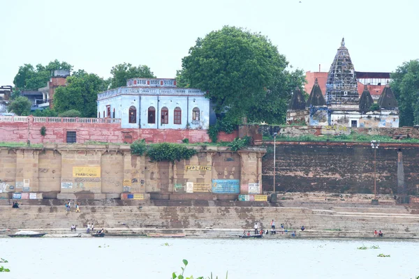 Ghati lungo il fiume ganga bande Varanasi — Foto Stock