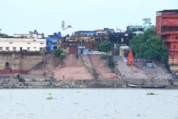 Ghats längs floden gangas ganges Varanasi — Stockfoto