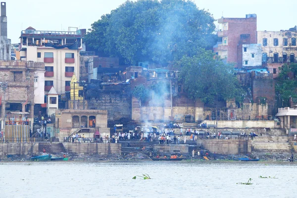 Burning ghats of Varanasi india — Stock Photo, Image