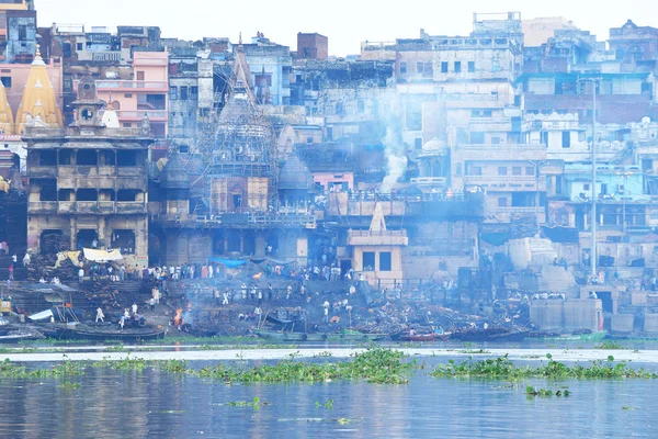 Ghats ardientes de la India Varanasi — Foto de Stock