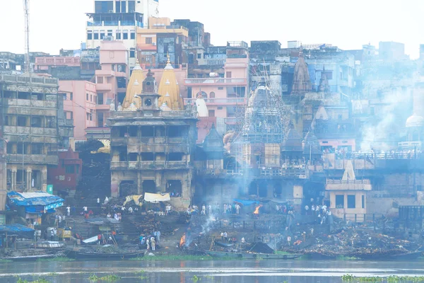 Brennende ghats von varanasi india — Stockfoto