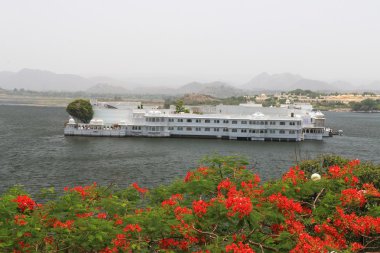 Otel udaipur Hindistan'da Gölde yüzen