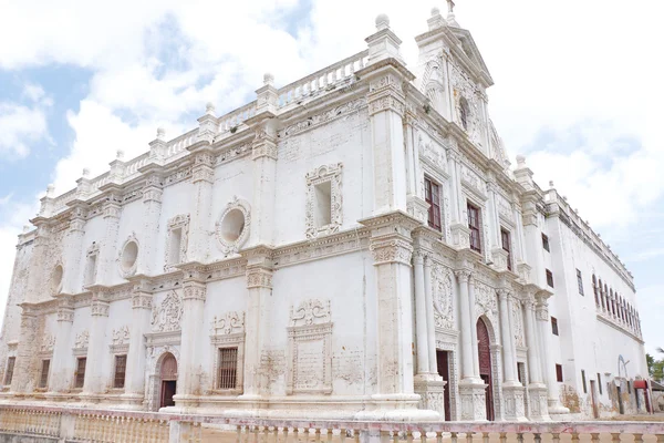 Immaculate colonial style St Pauls Church Diu gujarat india — Stock Photo, Image