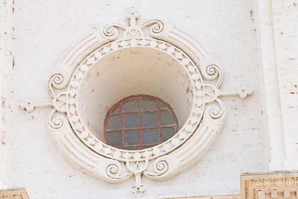 Carved window on immaculate colonial style St Pauls Church Diu g — Stock Photo, Image