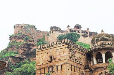 Çarpıcı 8 yüzyıl Gwalior fort Madhya Pradesh boyalı