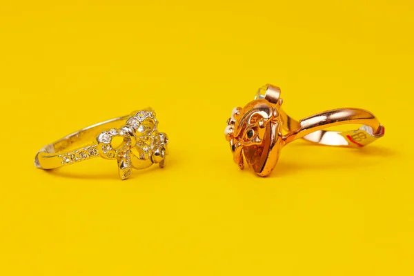 Kleurrijke kostuum juwelen ring — Stockfoto