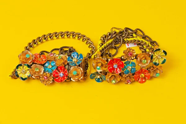 Costume gioielli ornamentali bracciali decorati — Foto Stock