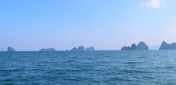 Formations rocheuses et îles autour de krabi Thaïlande — Photo