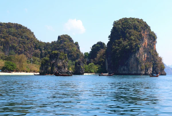 Formations rocheuses et îles autour de krabi Thaïlande — Photo