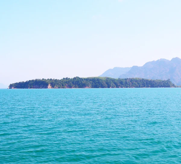 Felsformationen und Inseln rund um ao nang krabi thailand — Stockfoto