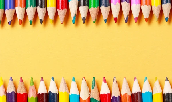 Una exhibición de lápices de colores — Foto de Stock