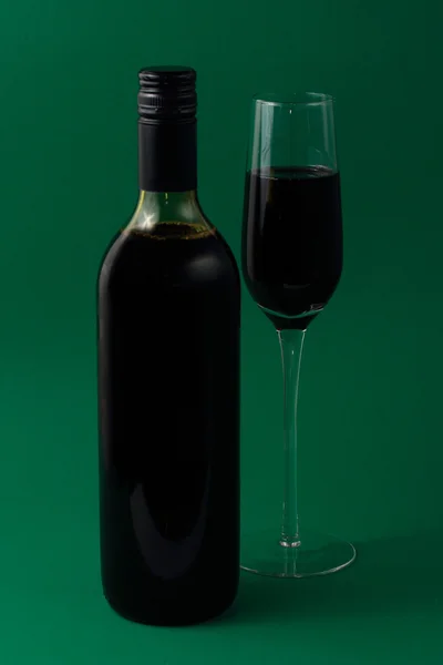 Wine glasses and bottle — Stock Photo, Image