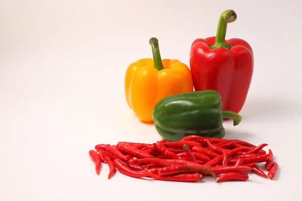 Piros chillis és paprika — Stock Fotó