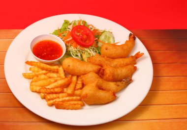 gevrek meyilli ve salata karides