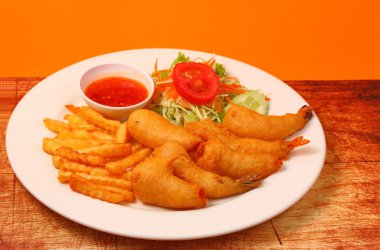 gevrek meyilli ve salata karides