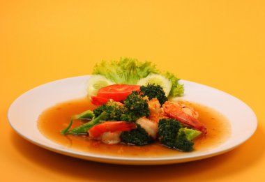 Karides brokoli karıştırın yavru