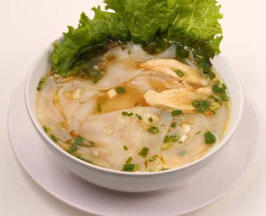 Cam makarna tavuk çorbası Tay tarzında