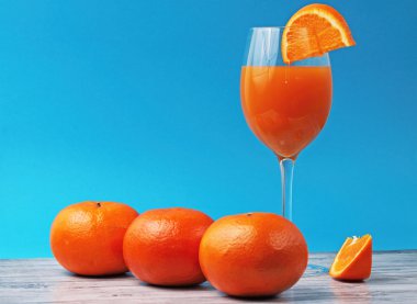 portakal suyu cam portakal ile