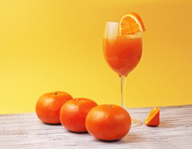 portakal suyu cam portakal ile